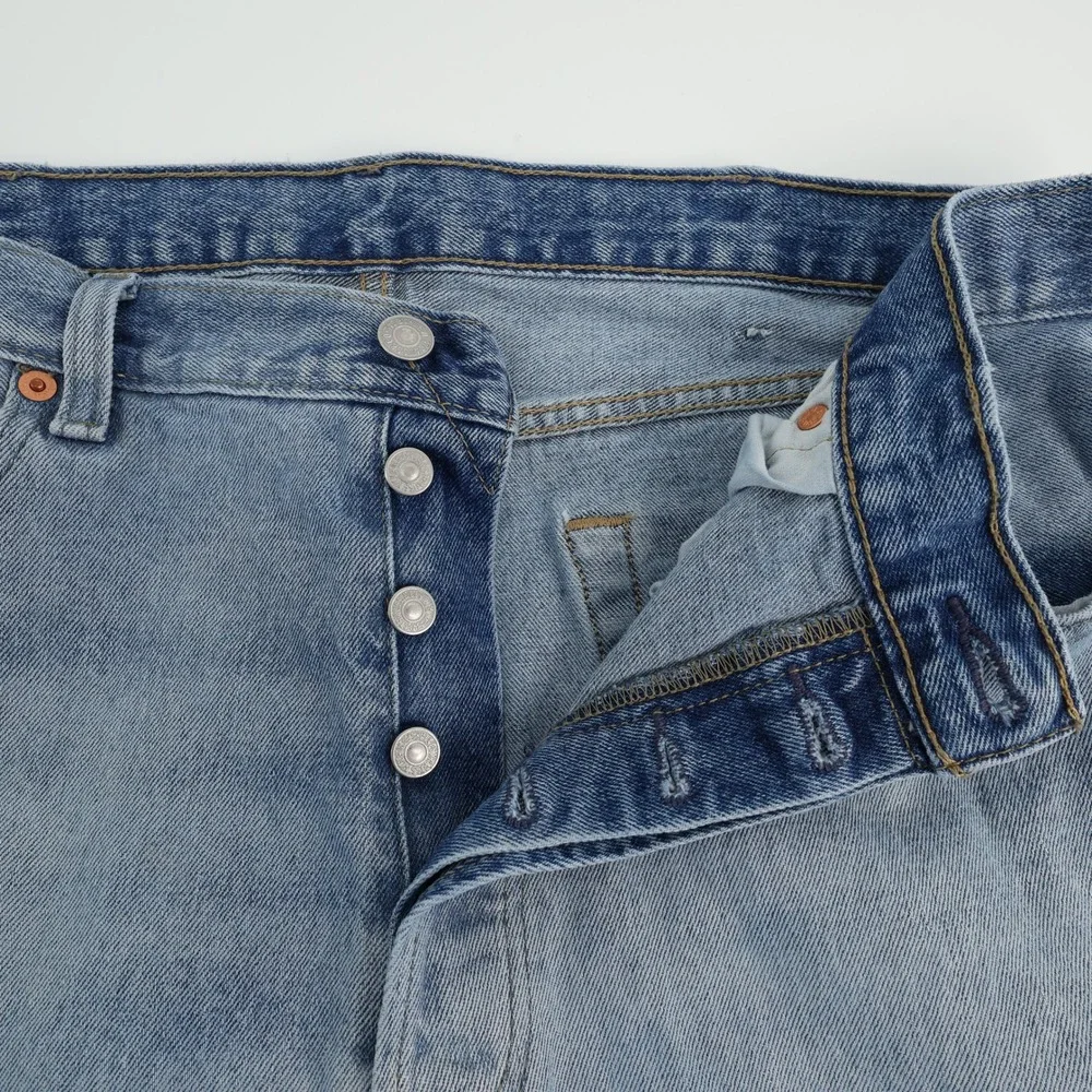 Levis 501 Mens Light Wash Denim Jeans Classic Fit 38x32 Button Fly‎